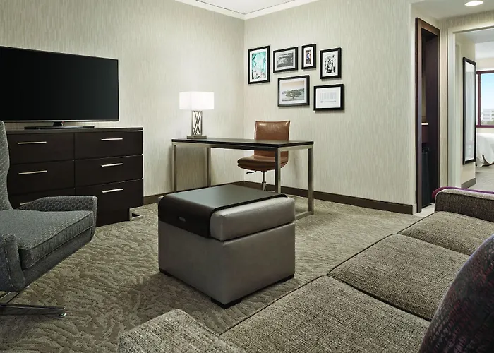 Embassy By Hilton Chicago North Shore 4*