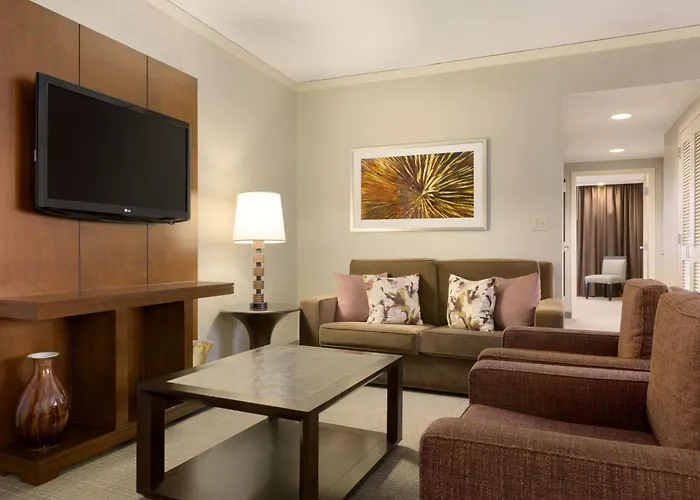 Hotel Embassy By Hilton Chicago North Shore Deerfield