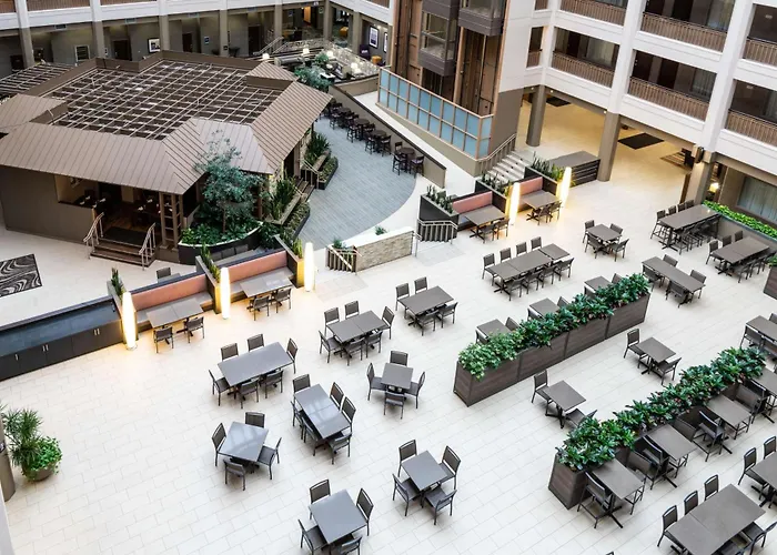 Hotel Embassy By Hilton Chicago North Shore