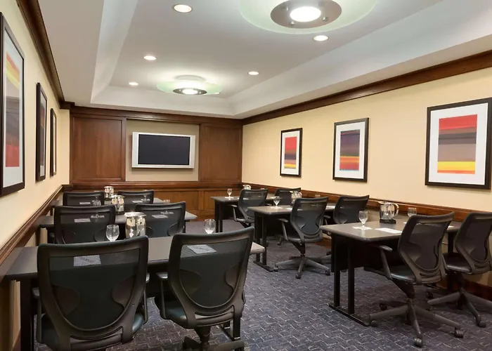 Hotel Embassy By Hilton Chicago North Shore Deerfield