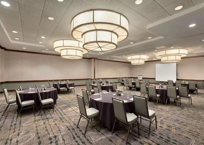 Embassy By Hilton Chicago North Shore Hotel 4*