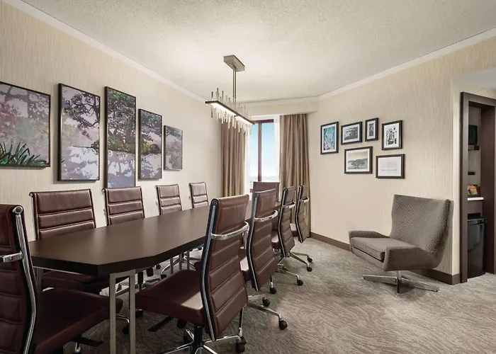 Embassy By Hilton Chicago North Shore Hotel 4*