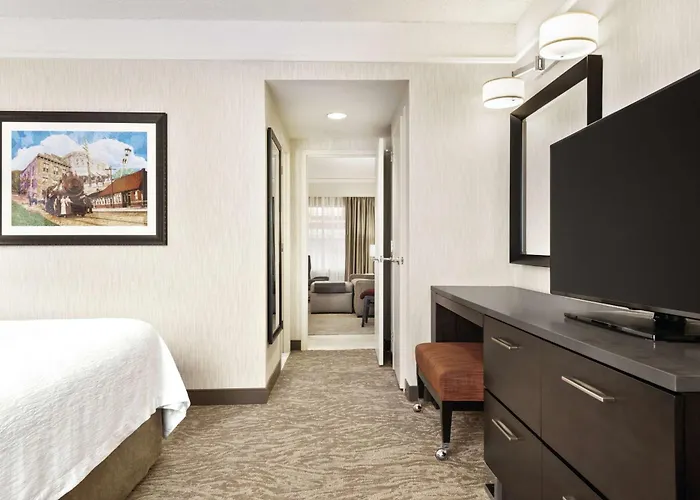 Hotel Embassy By Hilton Chicago North Shore Deerfield