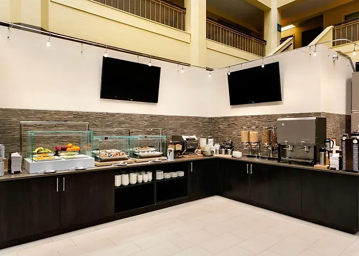 Embassy By Hilton Chicago North Shore